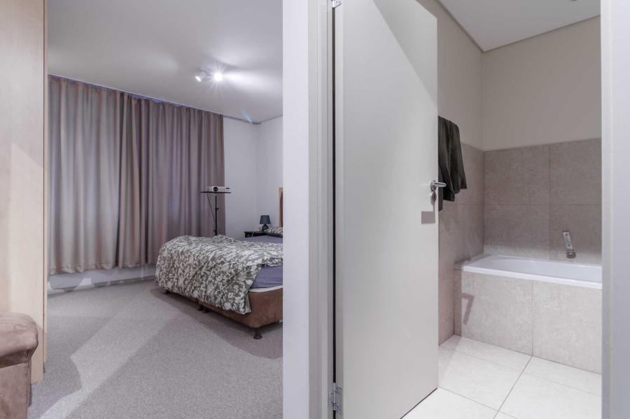2 Bedroom Property for Sale in Cape Town City Centre Western Cape